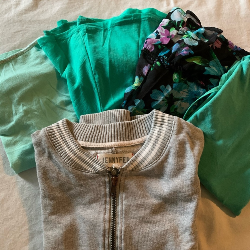 Clothing - Picture 6 of 7